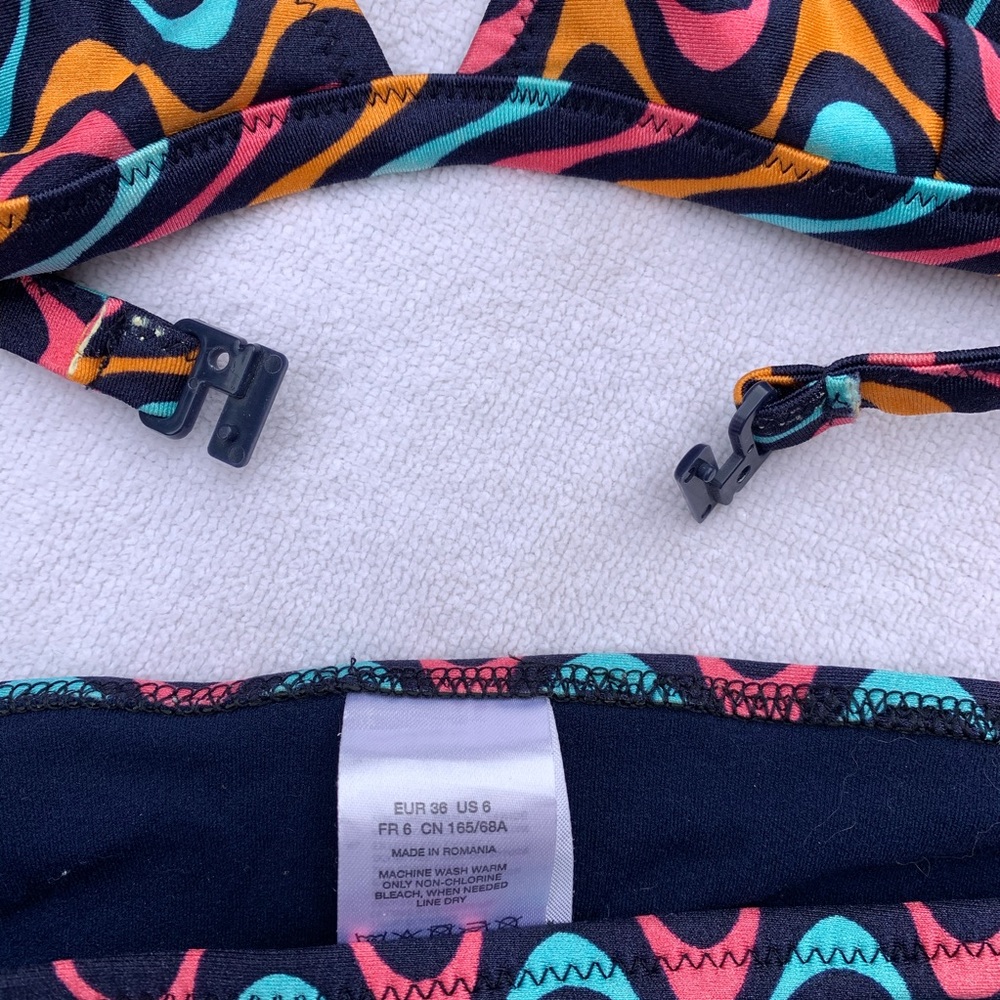 H&M string bikini set with adjustable stra… - Picture 4 of 6